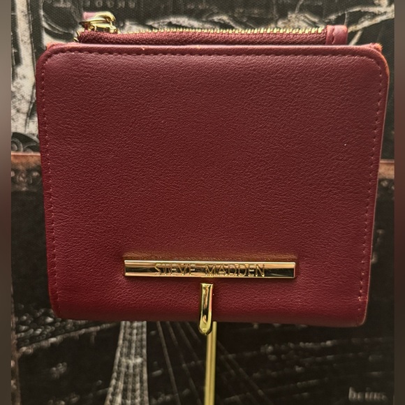 Steve Madden Burgundy Wallet GUC - Picture 2 of 7